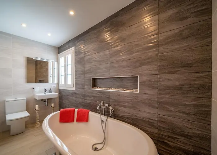 Βίλα Leona Carmen By *