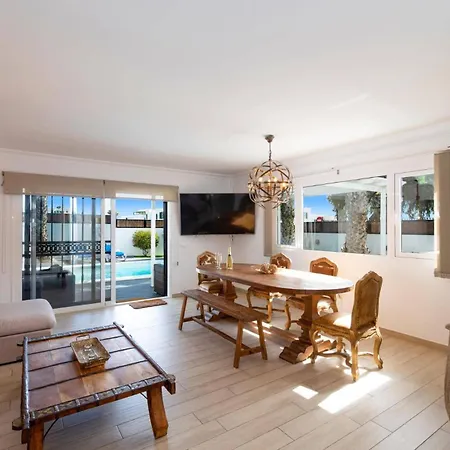 Villa Leona Carmen By *