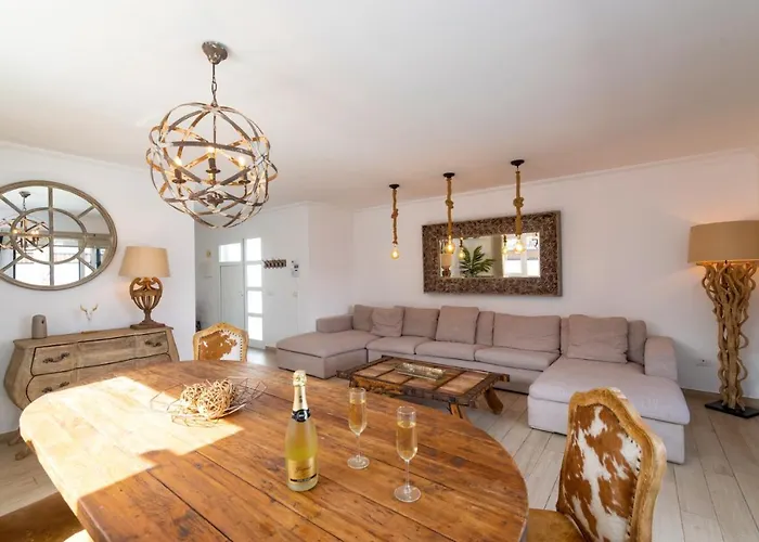 Villa Leona Carmen By