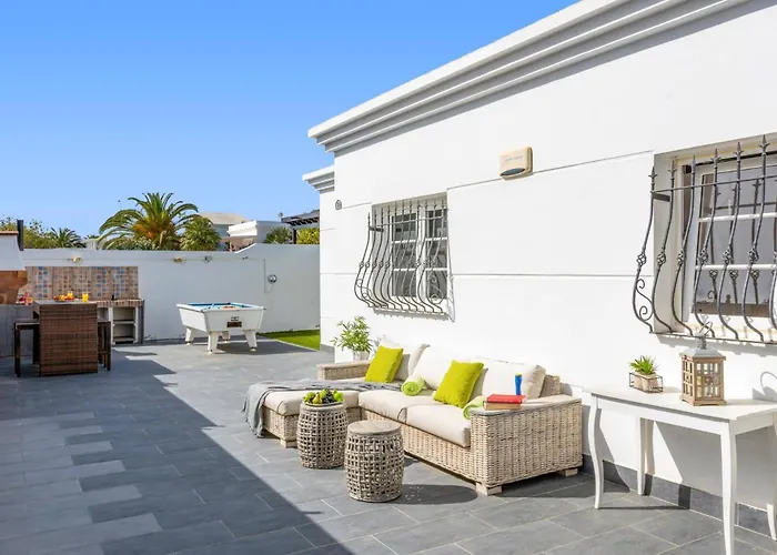 Leona Carmen By Puerto del Carmen (Lanzarote)