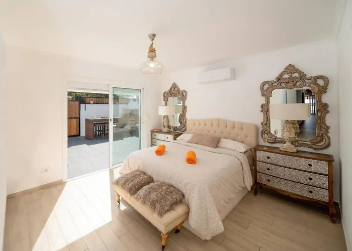 Leona Carmen By Villa