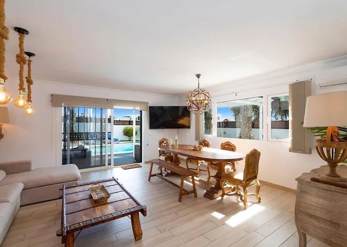 Villa Leona Carmen By *